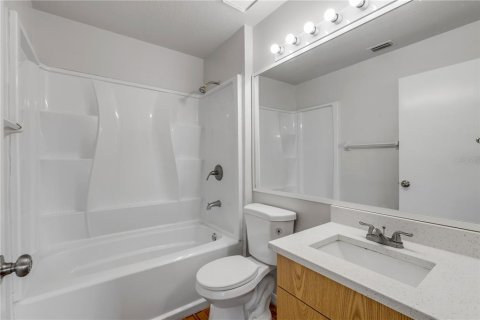 House in Orlando, Florida 3 bedrooms, 128.86 sq.m. № 2396915 - photo 20