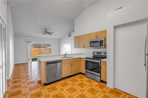 House in Orlando, Florida 3 bedrooms, 128.86 sq.m. № 2396915 - photo 11