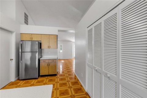 House in Orlando, Florida 3 bedrooms, 128.86 sq.m. № 2396915 - photo 14