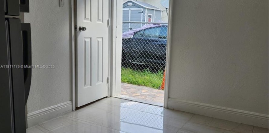 Immobilier commercial à Miami, Floride 1 chambre, 153.75 m2 № 1775368