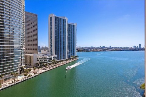 Condominio en venta en Miami, Florida, 1 dormitorio, 75.81 m2 № 2245344 - foto 2