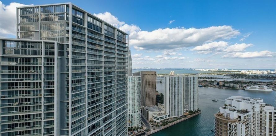 Condominio en Miami, Florida, 1 dormitorio  № 2245344
