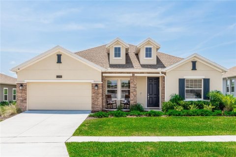 House in Mount Dora, Florida 4 bedrooms, 270.44 sq.m. № 1743291 - photo 1
