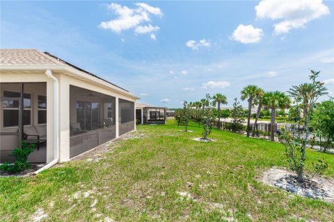 House in Mount Dora, Florida 4 bedrooms, 270.44 sq.m. № 1743291 - photo 12