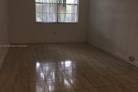 Condo in Miami, Florida, 2 bedrooms № 1960811 - photo 16