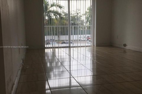 Condo in Miami, Florida, 2 bedrooms № 1960811 - photo 18