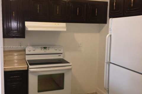 Condo in Miami, Florida, 2 bedrooms № 1960811 - photo 3