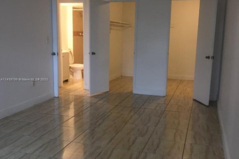 Condo in Miami, Florida, 2 bedrooms № 1960811 - photo 17
