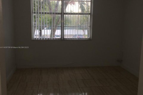 Condo in Miami, Florida, 2 bedrooms № 1960811 - photo 8