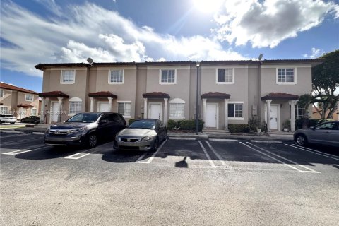 Townhouse in Miami, Florida 2 bedrooms, 104.98 sq.m. № 2040745