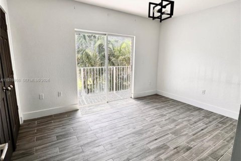 Townhouse in Miami, Florida 2 bedrooms, 104.98 sq.m. № 2040745 - photo 10