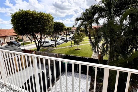 Townhouse in Miami, Florida 2 bedrooms, 104.98 sq.m. № 2040745 - photo 15
