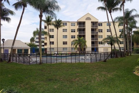 Condominio en alquiler en Doral, Florida, 2 dormitorios, 92.16 m2 № 1993570 - foto 8