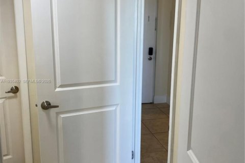 Condominio en alquiler en Doral, Florida, 2 dormitorios, 92.16 m2 № 1993570 - foto 29