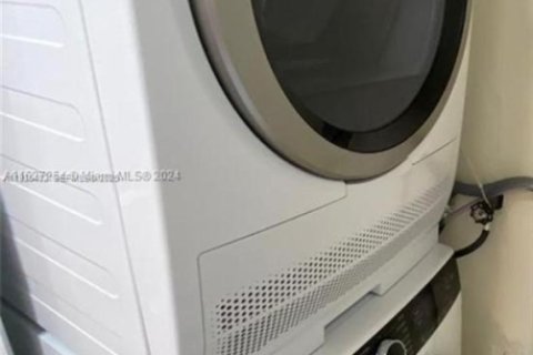 Condominio en alquiler en Doral, Florida, 2 dormitorios, 92.16 m2 № 1993570 - foto 21