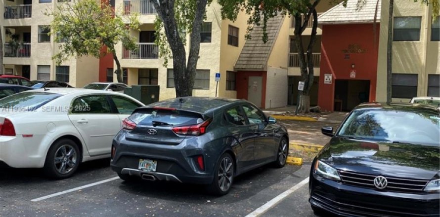 Condominio en Doral, Florida, 2 dormitorios  № 1993570