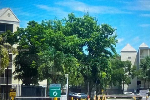 Condominio en alquiler en Doral, Florida, 2 dormitorios, 92.16 m2 № 1993570 - foto 5