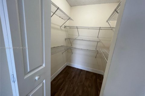 Condominio en alquiler en Doral, Florida, 2 dormitorios, 92.16 m2 № 1993570 - foto 24