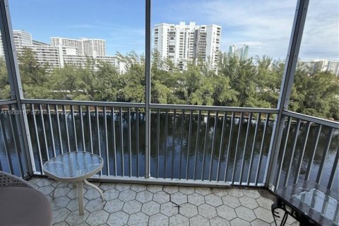 Condominio en venta en Hallandale Beach, Florida, 1 dormitorio № 1982867 - foto 1