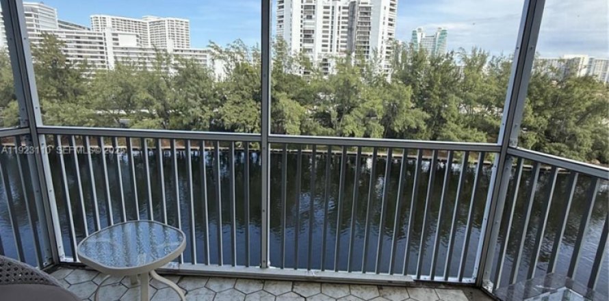 Condominio en Hallandale Beach, Florida, 1 dormitorio № 1982867