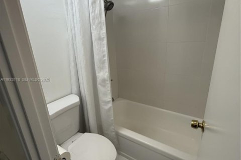 Condominio en venta en Hallandale Beach, Florida, 1 dormitorio № 1982867 - foto 5