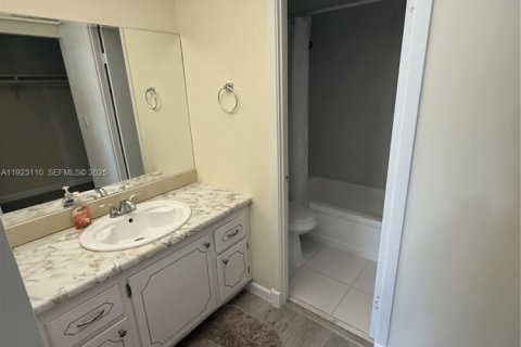 Condominio en venta en Hallandale Beach, Florida, 1 dormitorio № 1982867 - foto 4