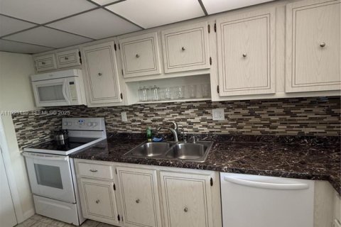Condominio en venta en Hallandale Beach, Florida, 1 dormitorio № 1982867 - foto 8