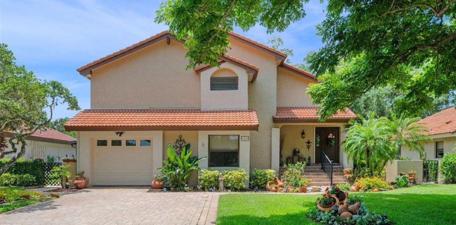 House in Orlando, Florida 2 bedrooms, 187.57 sq.m. № 1751117