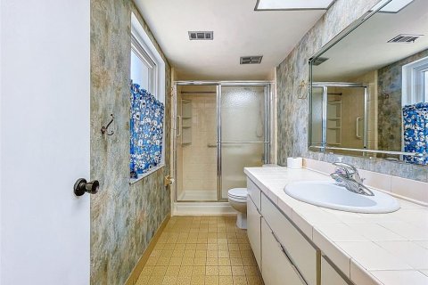 Condo in Largo, Florida, 2 bedrooms  № 1869608 - photo 28