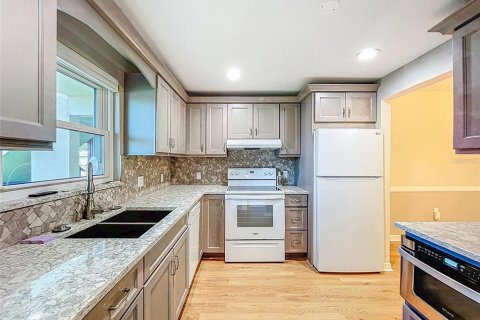 Condo in Largo, Florida, 2 bedrooms  № 1869608 - photo 8