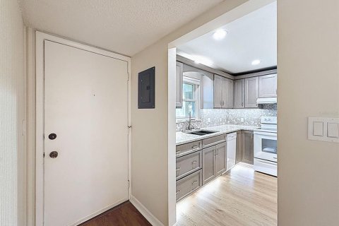 Condo in Largo, Florida, 2 bedrooms  № 1869608 - photo 5