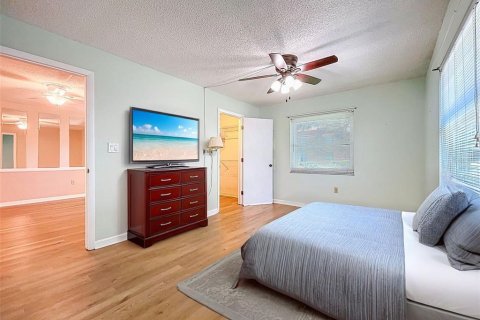 Condo in Largo, Florida, 2 bedrooms  № 1869608 - photo 23