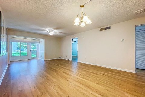 Condo in Largo, Florida, 2 bedrooms  № 1869608 - photo 19