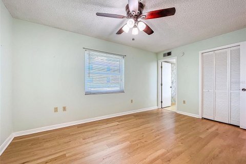 Condo in Largo, Florida, 2 bedrooms  № 1869608 - photo 26