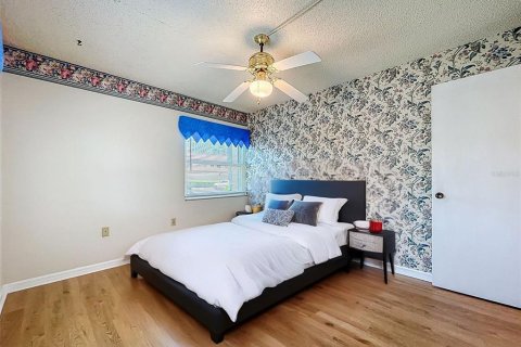 Condo in Largo, Florida, 2 bedrooms  № 1869608 - photo 29