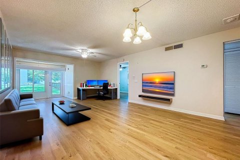Condo in Largo, Florida, 2 bedrooms  № 1869608 - photo 18