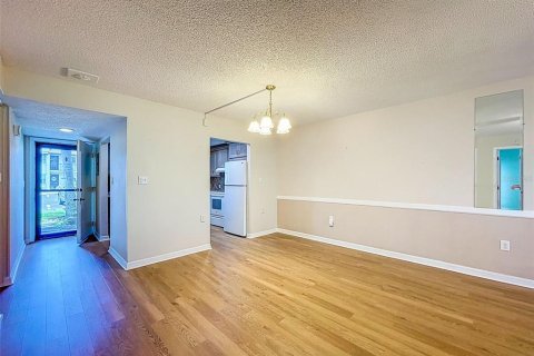 Condo in Largo, Florida, 2 bedrooms  № 1869608 - photo 17