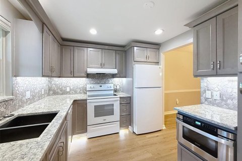 Condo in Largo, Florida, 2 bedrooms  № 1869608 - photo 12