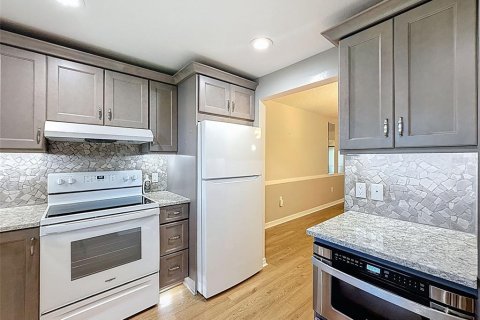 Condo in Largo, Florida, 2 bedrooms  № 1869608 - photo 14