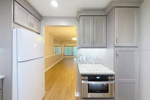 Condo in Largo, Florida, 2 bedrooms  № 1869608 - photo 15