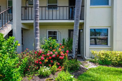 Condo in Largo, Florida, 2 bedrooms  № 1869608 - photo 1