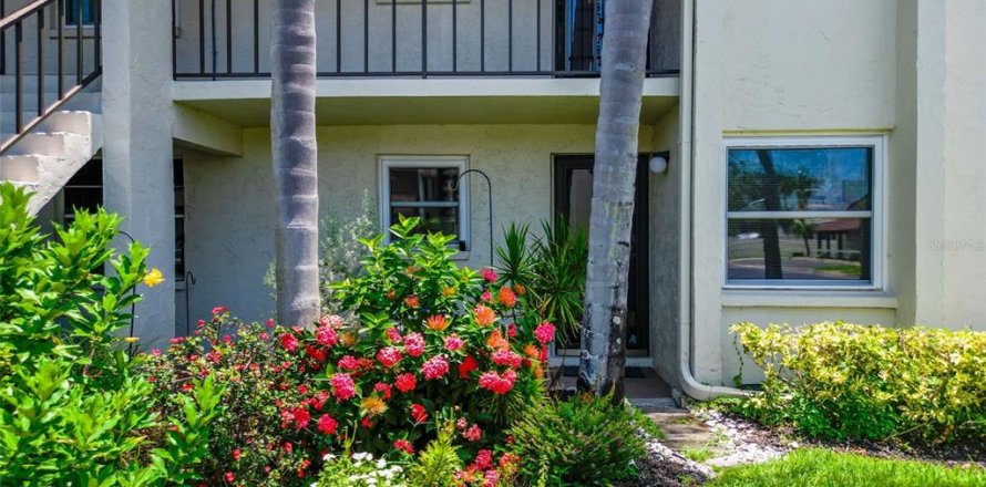 Condo in Largo, Florida, 2 bedrooms № 1869608