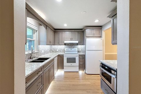 Condo in Largo, Florida, 2 bedrooms  № 1869608 - photo 9
