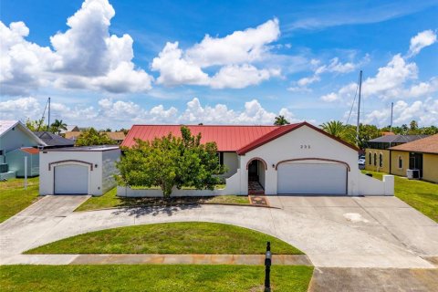 Villa ou maison à Port Charlotte, Floride 3 chambres, 160.91 m2 № 2150360