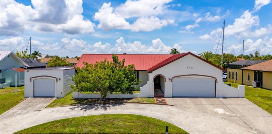 Villa ou maison à Port Charlotte, Floride 3 chambres, 160.91 m2 № 2150360