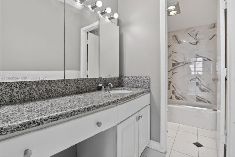 Copropriété à vendre à Sunny Isles Beach, Floride: 3 chambres, 145.86 m2 № 2035720 - photo 6