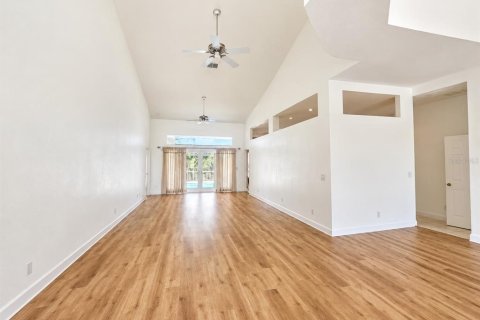 House in Seminole, Florida 5 bedrooms, 284 sq.m. № 2304524 - photo 4