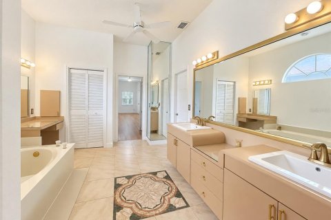 House in Seminole, Florida 5 bedrooms, 284 sq.m. № 2304524 - photo 9