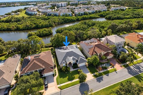 House in Seminole, Florida 5 bedrooms, 284 sq.m. № 2304524 - photo 11