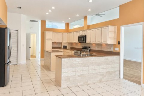 House in Seminole, Florida 5 bedrooms, 284 sq.m. № 2304524 - photo 8